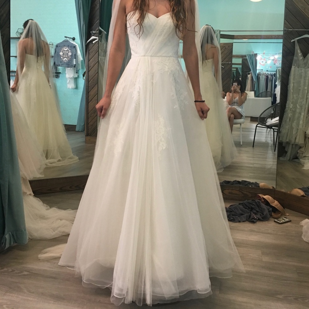 Augusta Jones Size 10 Wedding Dress.